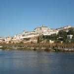 Coimbra desde el río Mondego