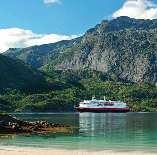 Hurtigruten ofrece propuestas variadas para disfrutar de los paisajes y la cultura de Noruega