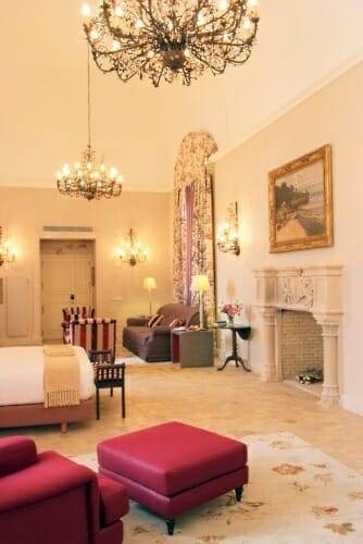 El Hotel Hilton Sa Torre Mallorca cuenta con 90 habitaciones, combinando un estilo de decoración clásico y confortable con otro más actual y sofisticado