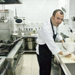 Jon Ugalde en la cocina de su restaurante