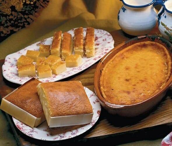 La mantequilla, hecha con leche de los Valles Pasiegos, es la base para la elaboración de los productos más conocidos de la comarca: la quesada y los sobaos pasiegos
