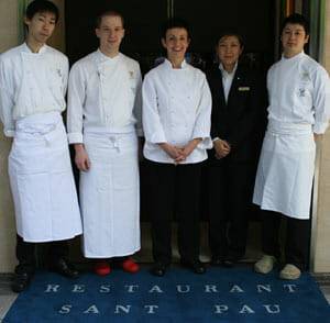 Equipo de cocina del restaurante Sant Pau de Tokio