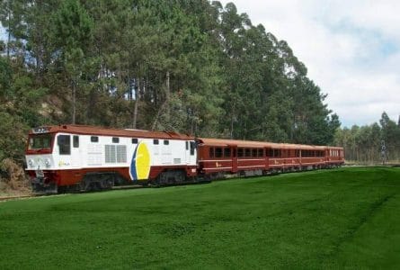 Viaje a bordo del tren El Histórico de Feve