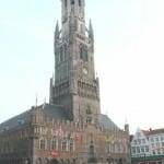 La torre de Belfort, en la plaza central de Brujas, resulta totalmente imponente