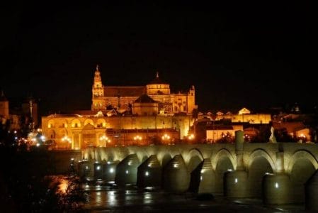 Visita nocturna a la Mezquita de Córdoba, monumento turístico emblemático de la ciudad
