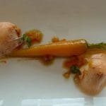 "Cromatismo Naranja": Bogavante asado con praliné de sésamo y vinagreta templada y ahumada de calabaza, y de aire de zanahoria