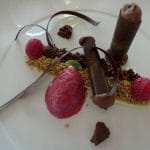 Texturas de chocolate con helado de frambuesa