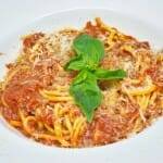 Spaguettis con salsa de tomate natural