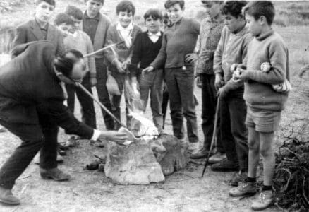 El Tostón con castañas es una fiesta tradicional que se celebra en los pueblos del Sur de España (Imagen: Archivo de fotografías antiguas del Centro Guadalinfo de Grazalema)