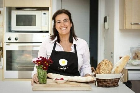 Eva Celada, escritora, periodista y gastrónoma, además de directora de Con Mucha Gula, conducirá este nuevo espacio de Canal Cocina
