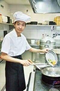 Avas Zhihua He, chef de Bam-bou, en su cocina