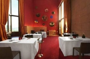 Sala del restaurante gastronómico, con una estrella Michelin