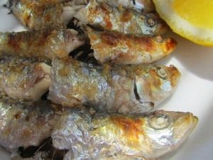 Espeto de sardinas a la brasa. Restaurante El Peñón