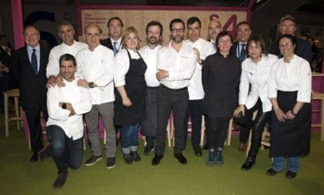 Foto de familia de los chefs en la jornada inaugural de Alimentaria 2014