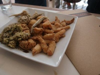 Platito de pescaíto frito del Mercado de la Lonja del Barranco