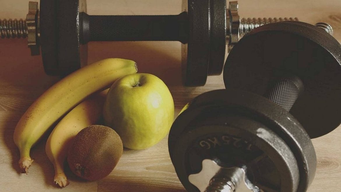 ¿Qué debemos comer después de hacer ejercicio? El papel de las proteínas y los carbohidratos tras el entrenamiento