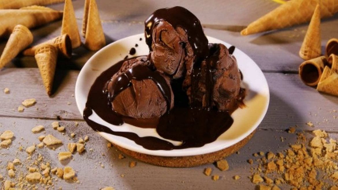 Receta de helado de chocolate para hacer en casa sin heladera