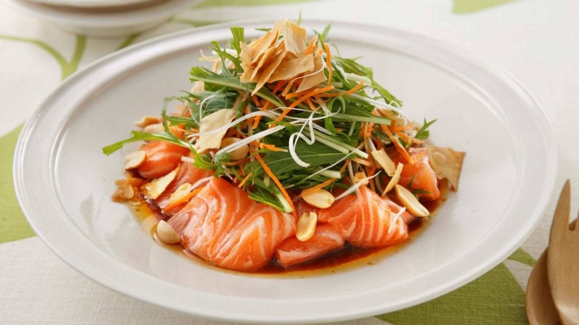 La tendencia más healthy de este verano: ensaladas con salmón noruego