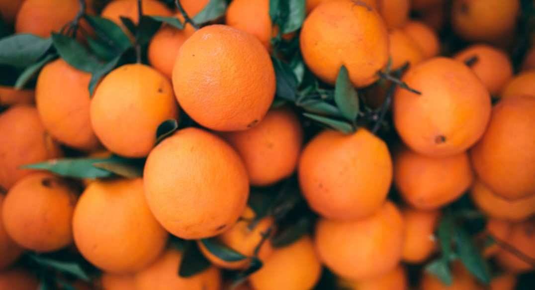 Las naranjas son frutas ricas en fibra