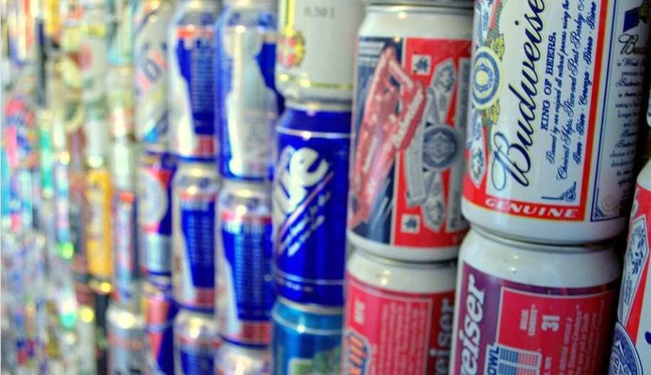 Existen falsos mitos de la cerveza en lata como que sabe a metal