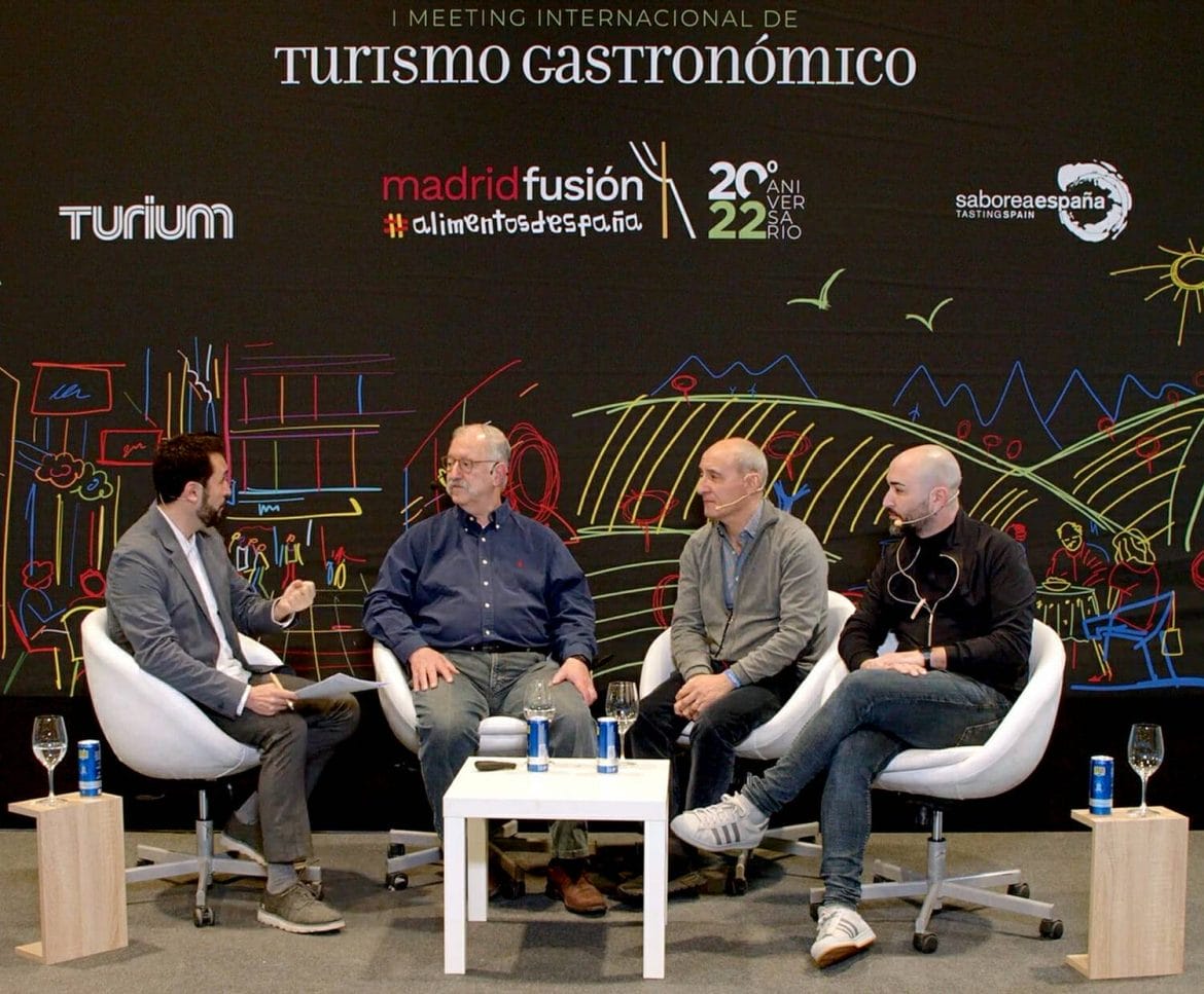 Germán Jiménez, director general de Turium Institute, Pedro Subijana, Paco Pérez y Artur Martínez en un momento del encuentro.jpg
