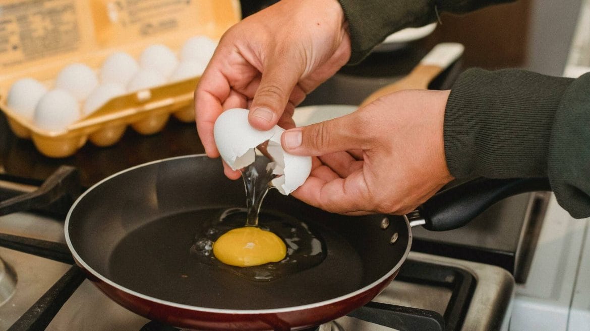 cómo freir un huevo con puntilla