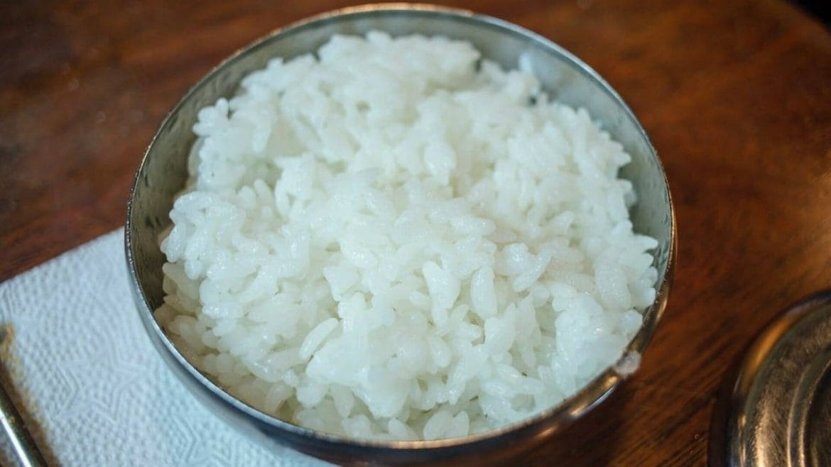 Si no sabes qué comer con gastroenteritis, el arroz blanco será un gran aliado