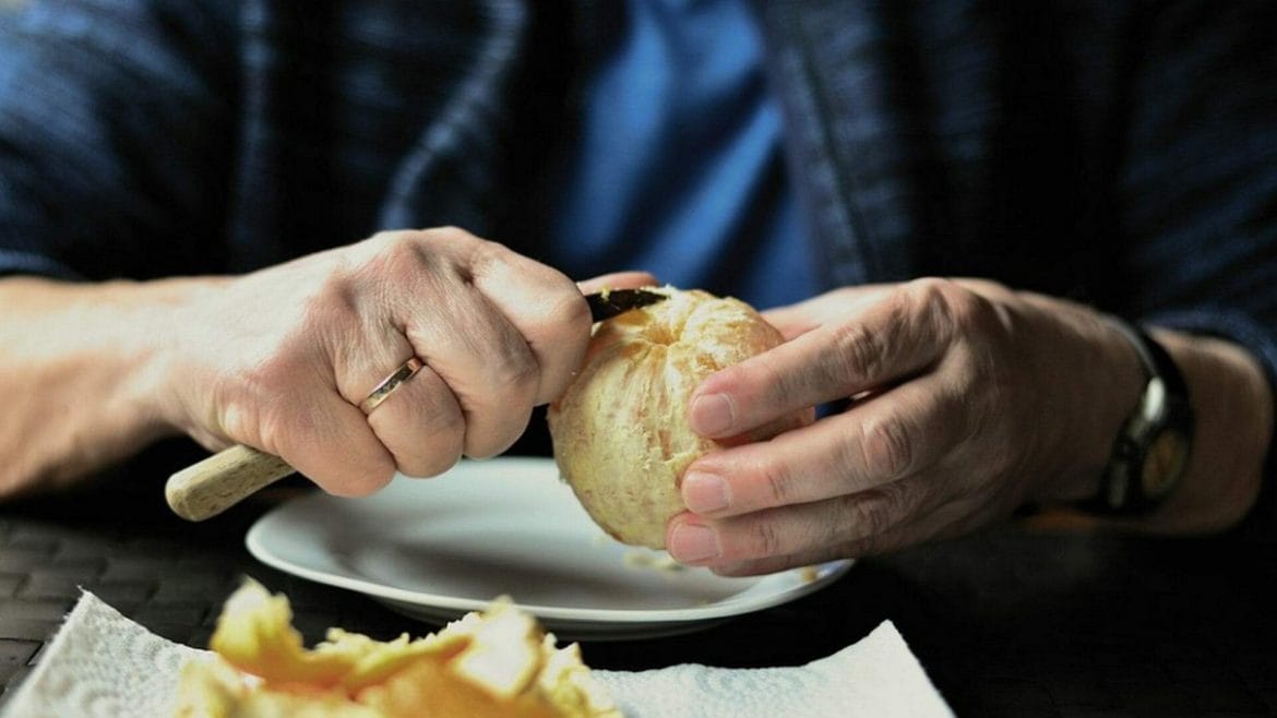 Qué debe comer una persona con Alzheimer: alimentos y consejos