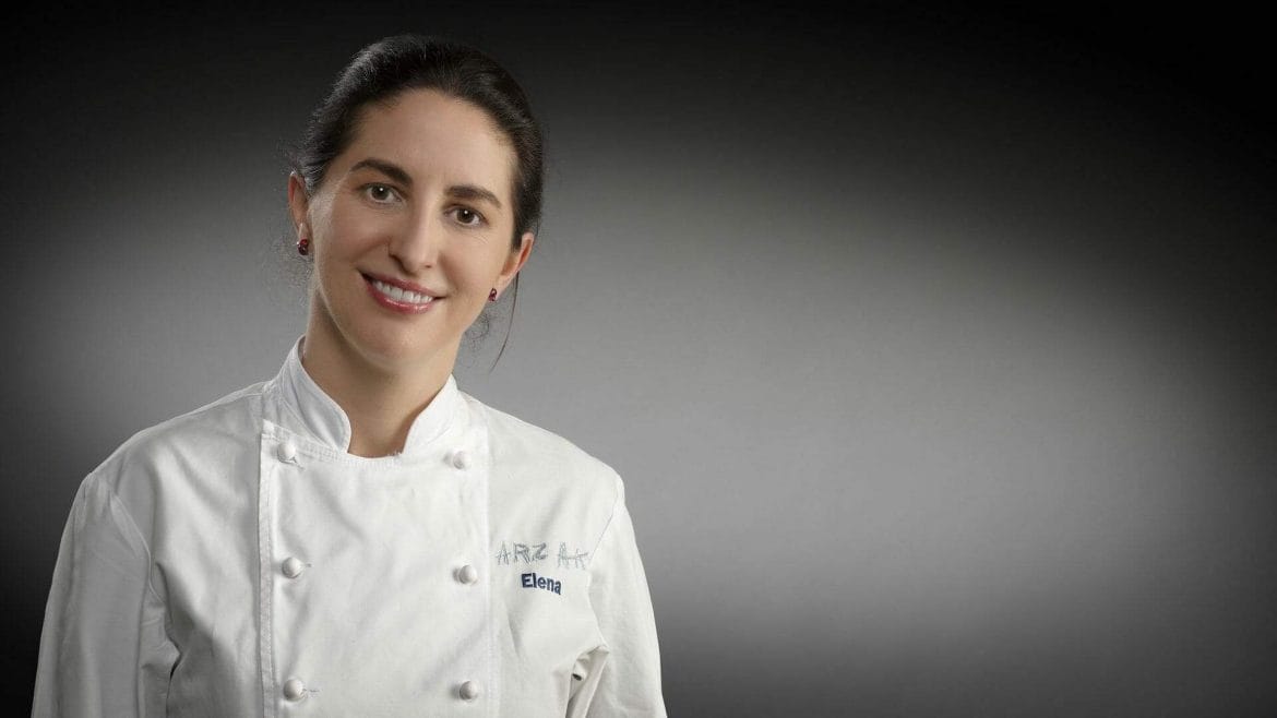 En 2012 se corona como la Mejor Chef femenina del Mundo Veuve Clicquot.