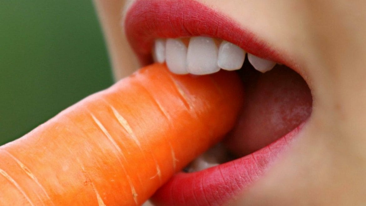 Los alimentos y su impacto en la salud bucal: lo que debes saber