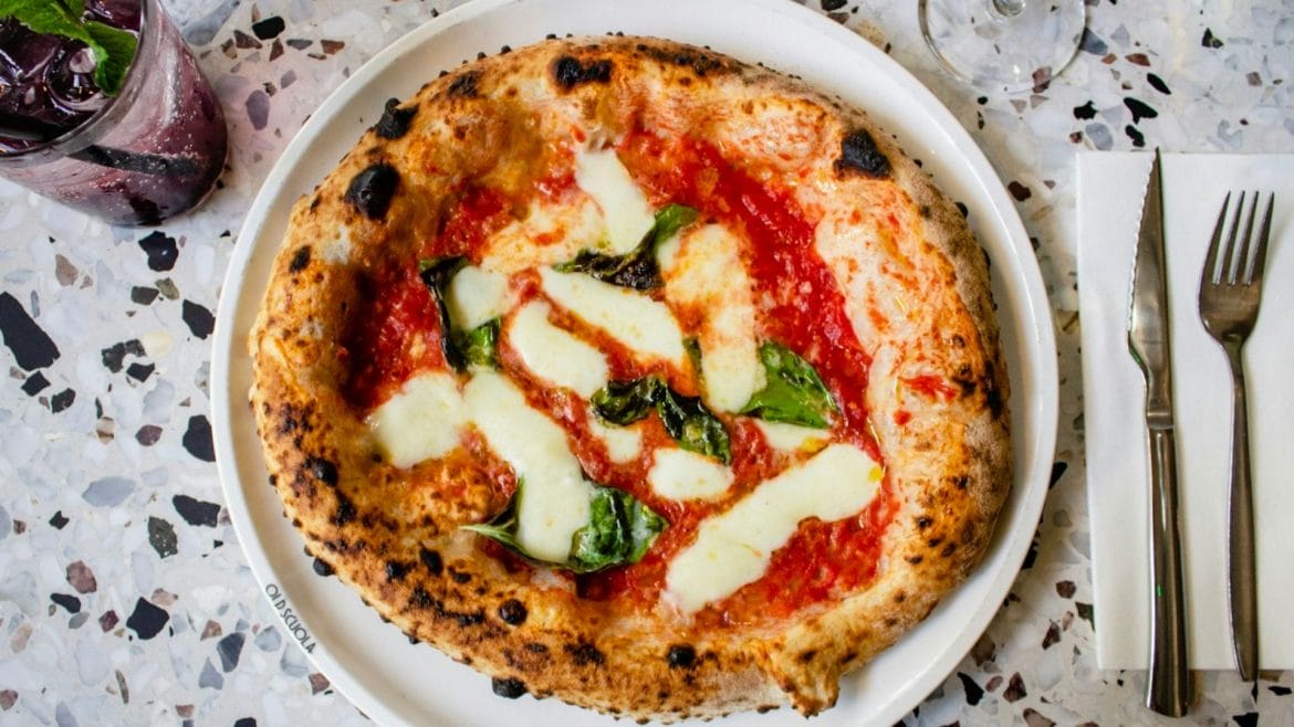 Prepara esta receta de auténtica pizza napolitana para celebrar el Día Mundial de la Pizza 